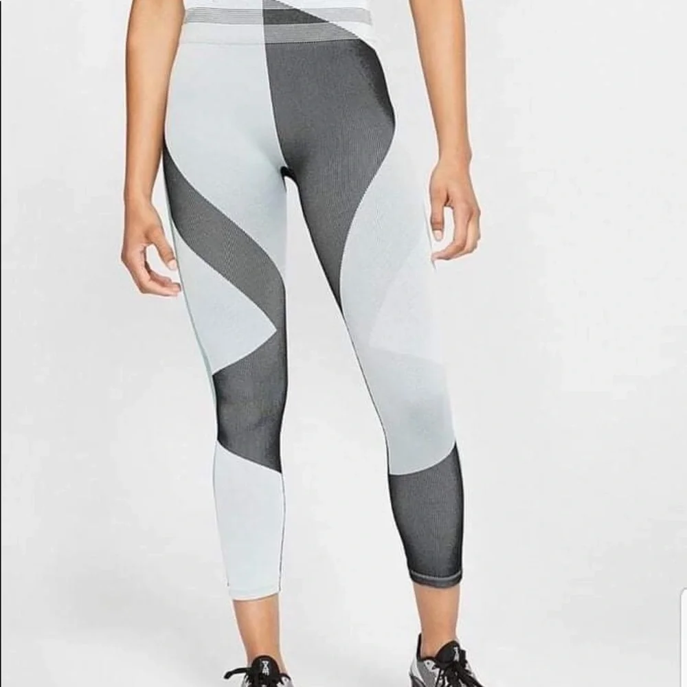 WOMEN'S NIKE SCULPT ICON CLASH CROP RUNNING TIGHTS
